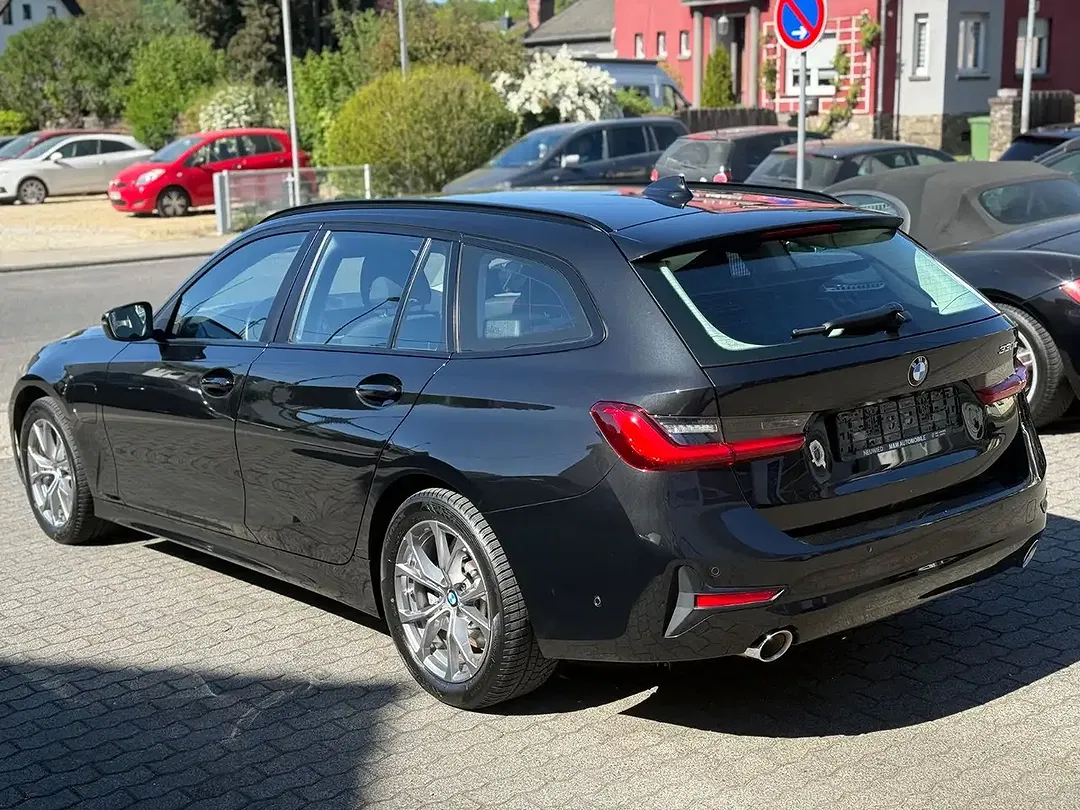 BMW 330 - Thumbnail 6