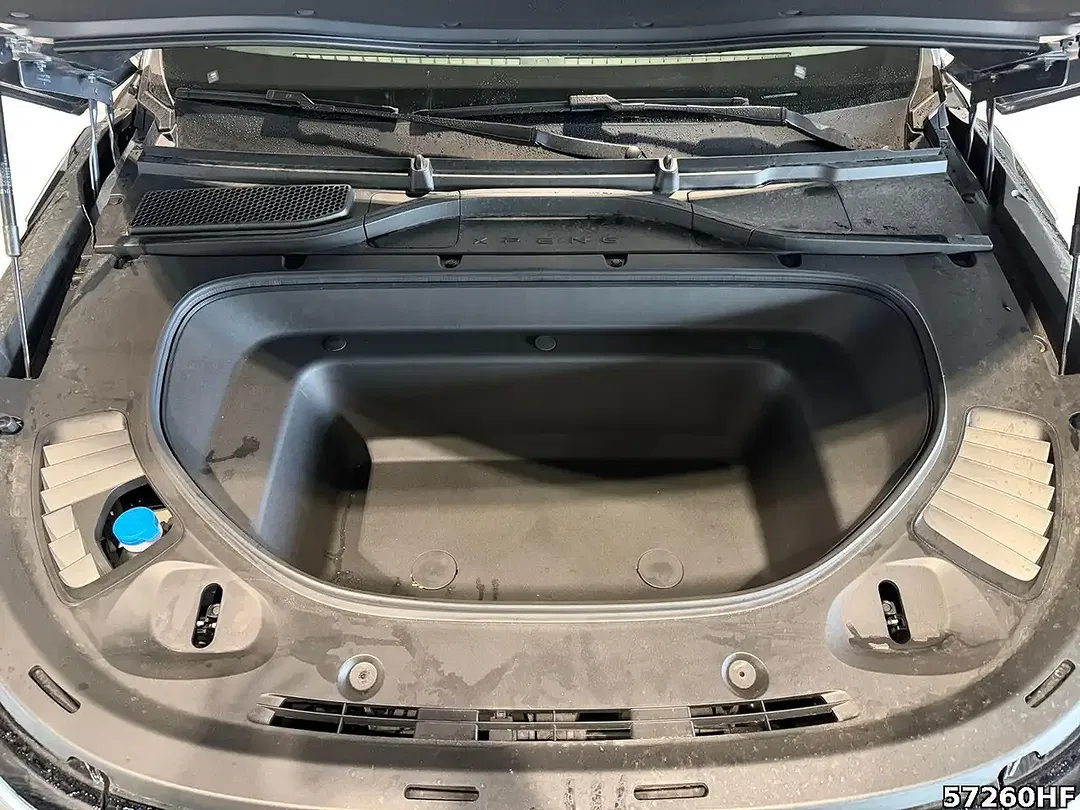 Xpeng G9 - Thumbnail 7