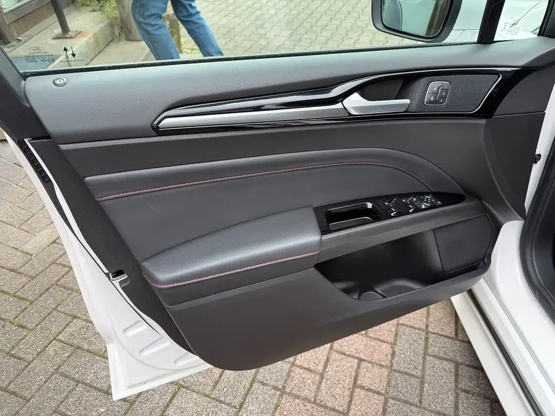 Ford Mondeo - Thumbnail 9