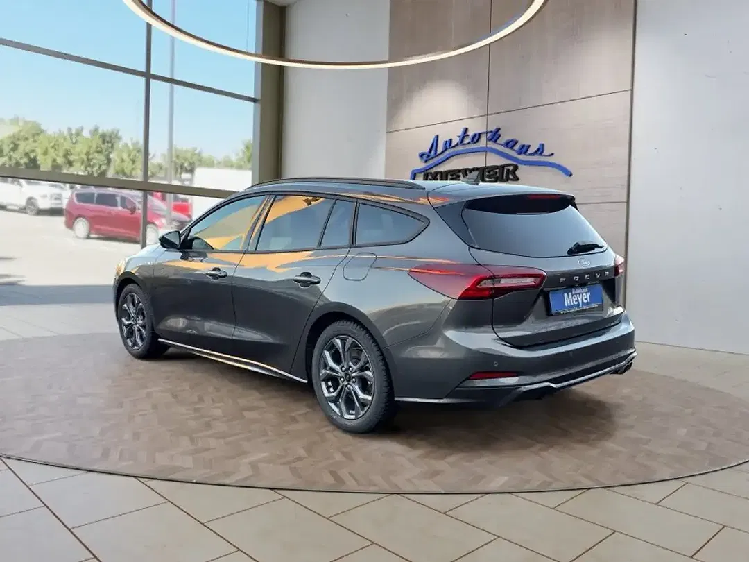 Ford Focus - Thumbnail 4