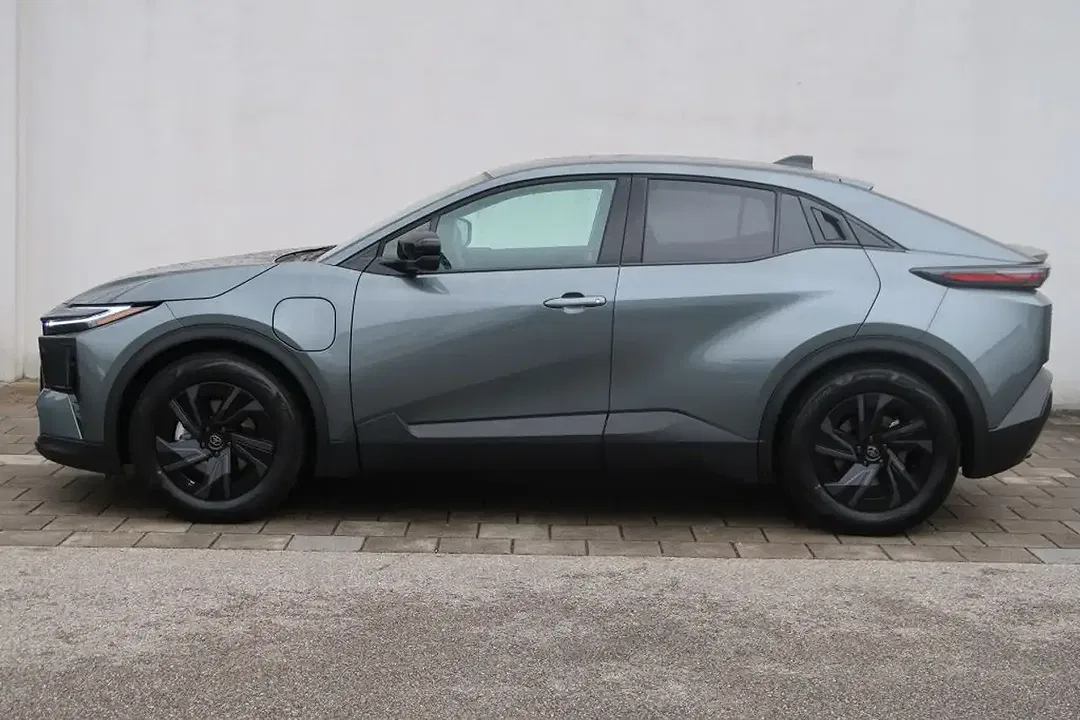 Toyota C-HR - Thumbnail 2