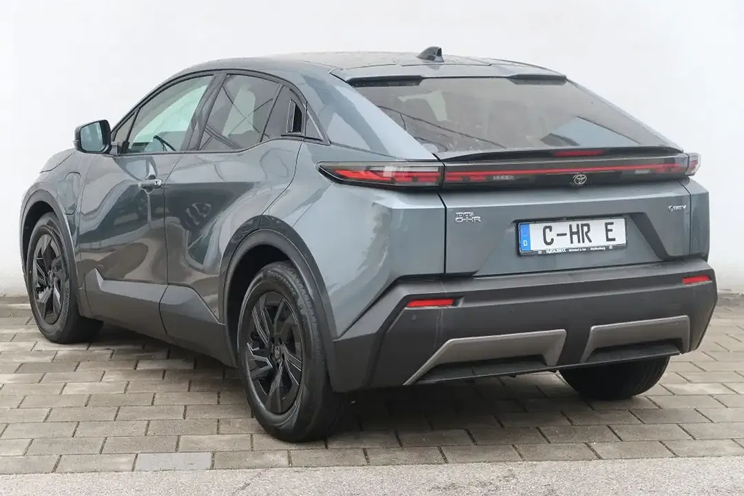Toyota C-HR - Thumbnail 3