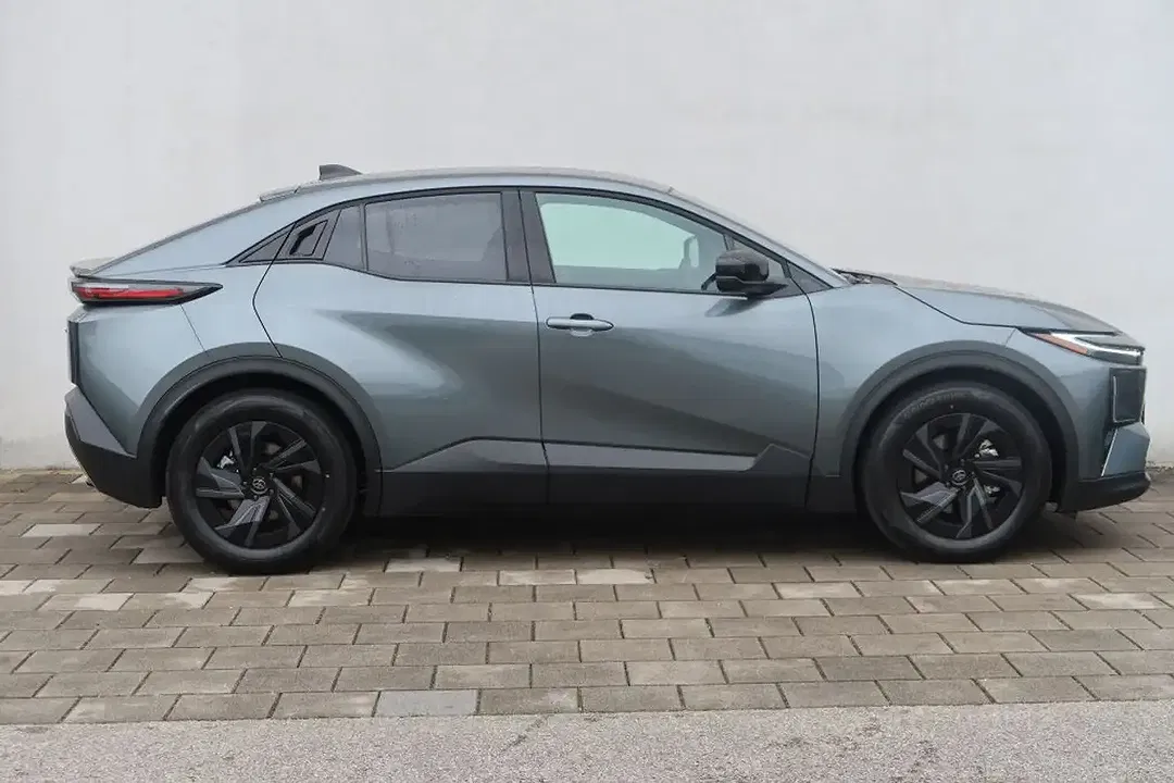 Toyota C-HR - Thumbnail 6