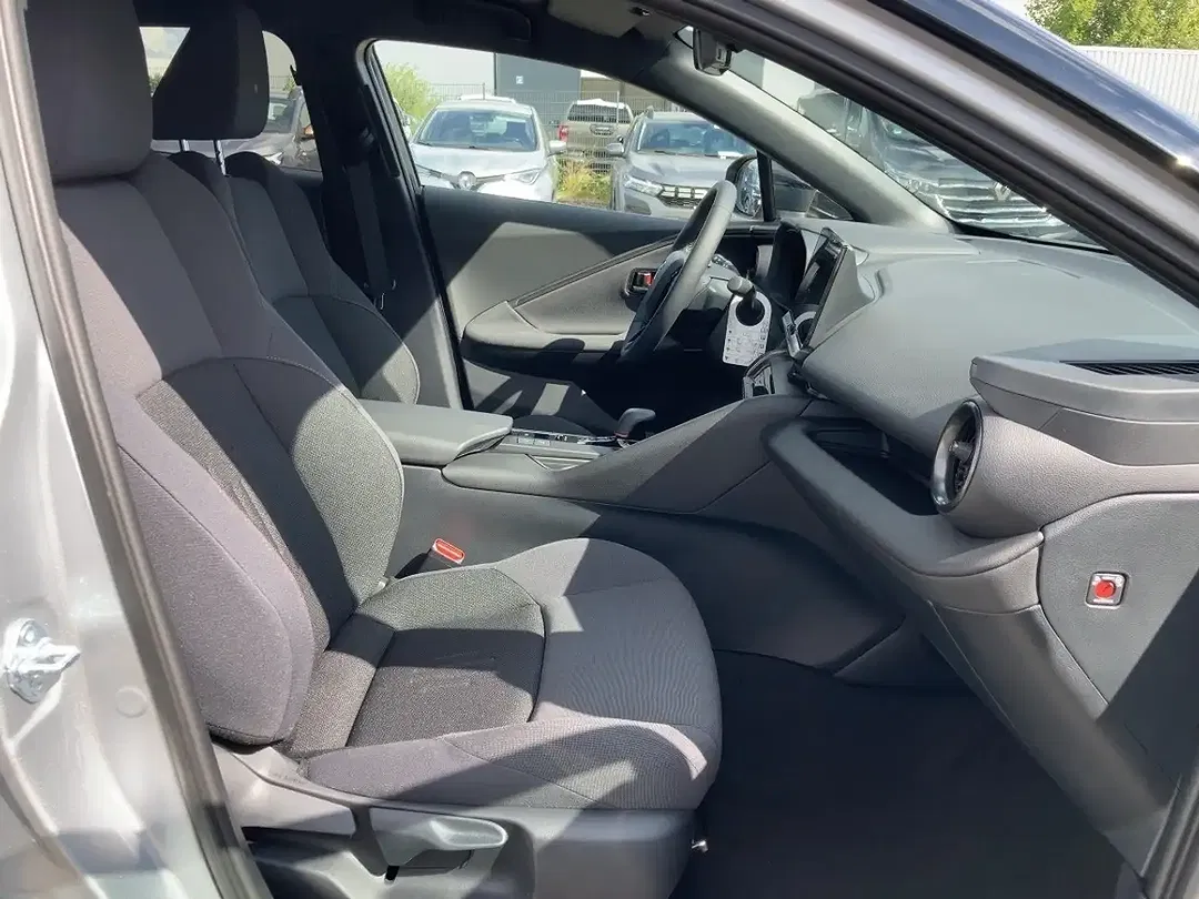 Toyota C-HR - Thumbnail 11