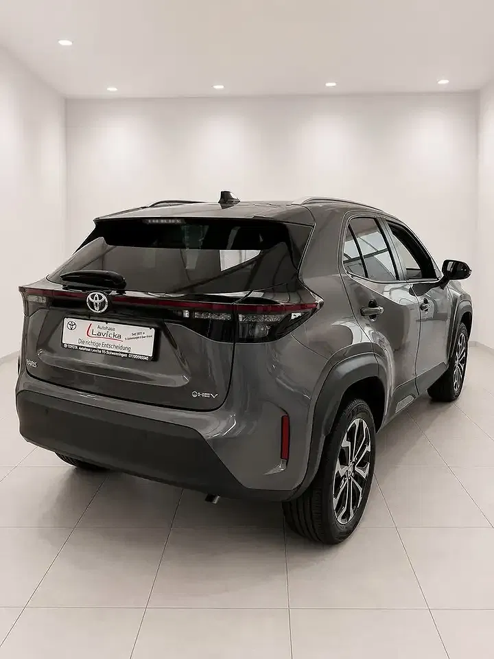 Toyota Yaris - Thumbnail 6