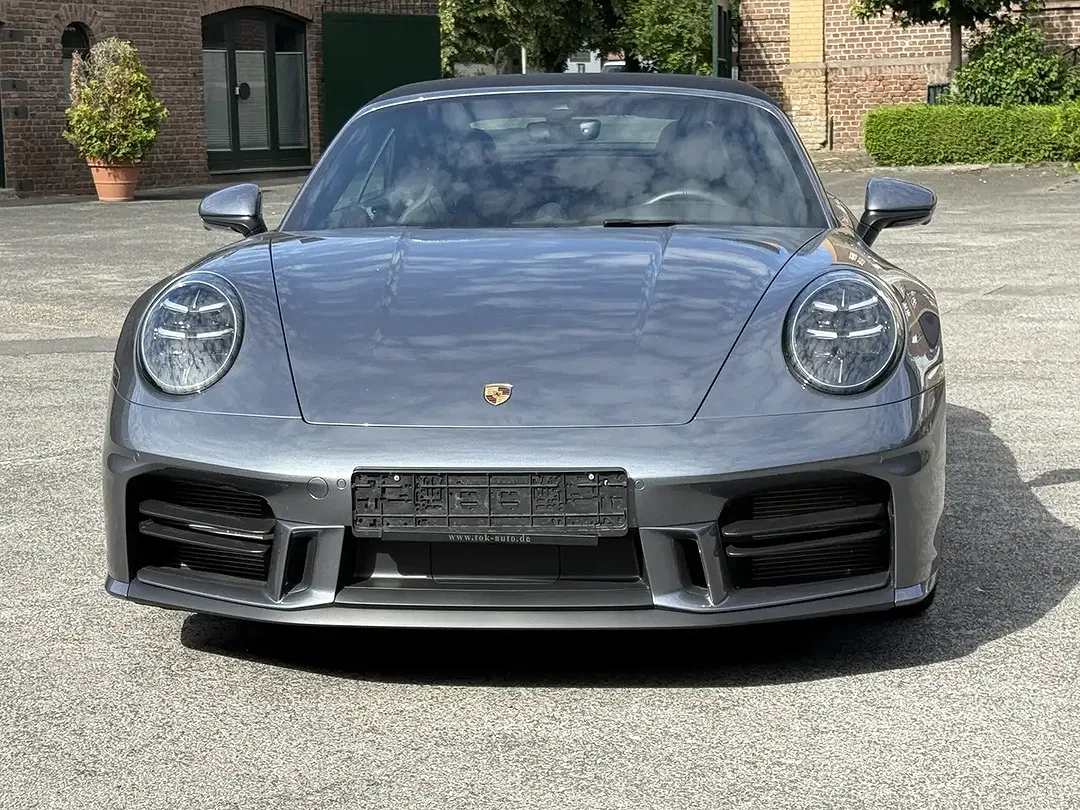 Porsche 992 - Thumbnail 3