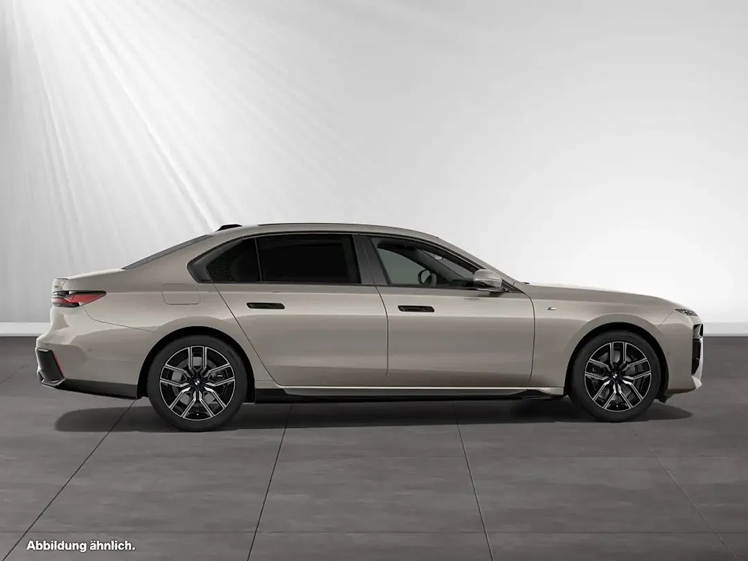BMW 750 - Thumbnail 8