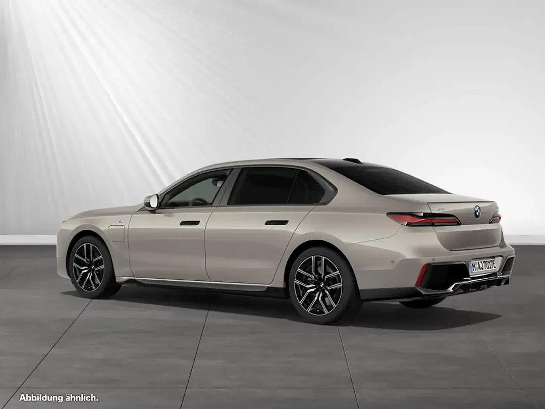 BMW 750 - Thumbnail 6
