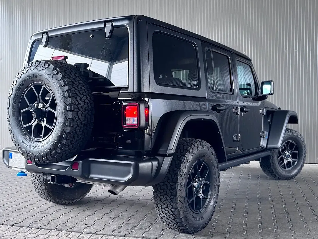 Jeep Wrangler - Thumbnail 11