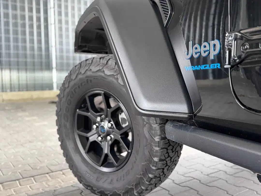Jeep Wrangler - Thumbnail 6