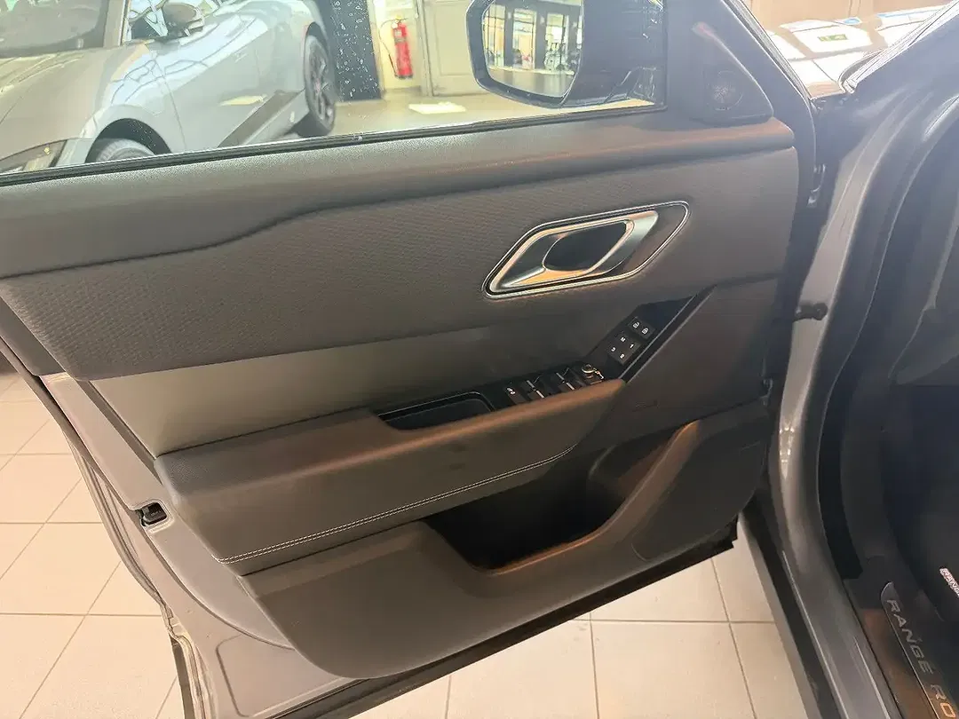 Land Rover Range Rover Velar - Thumbnail 12