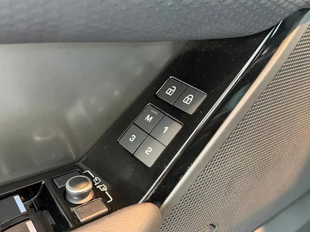 Land Rover Range Rover Velar - Thumbnail 13