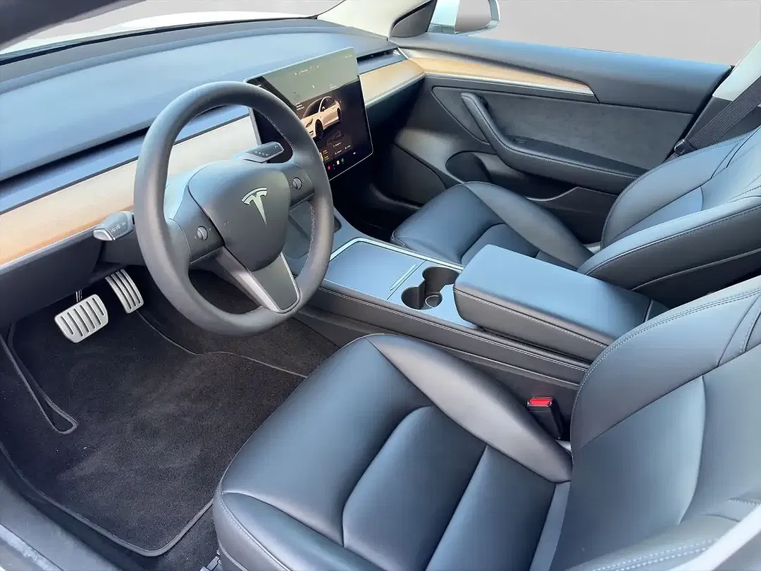 Tesla Model 3 - Thumbnail 11