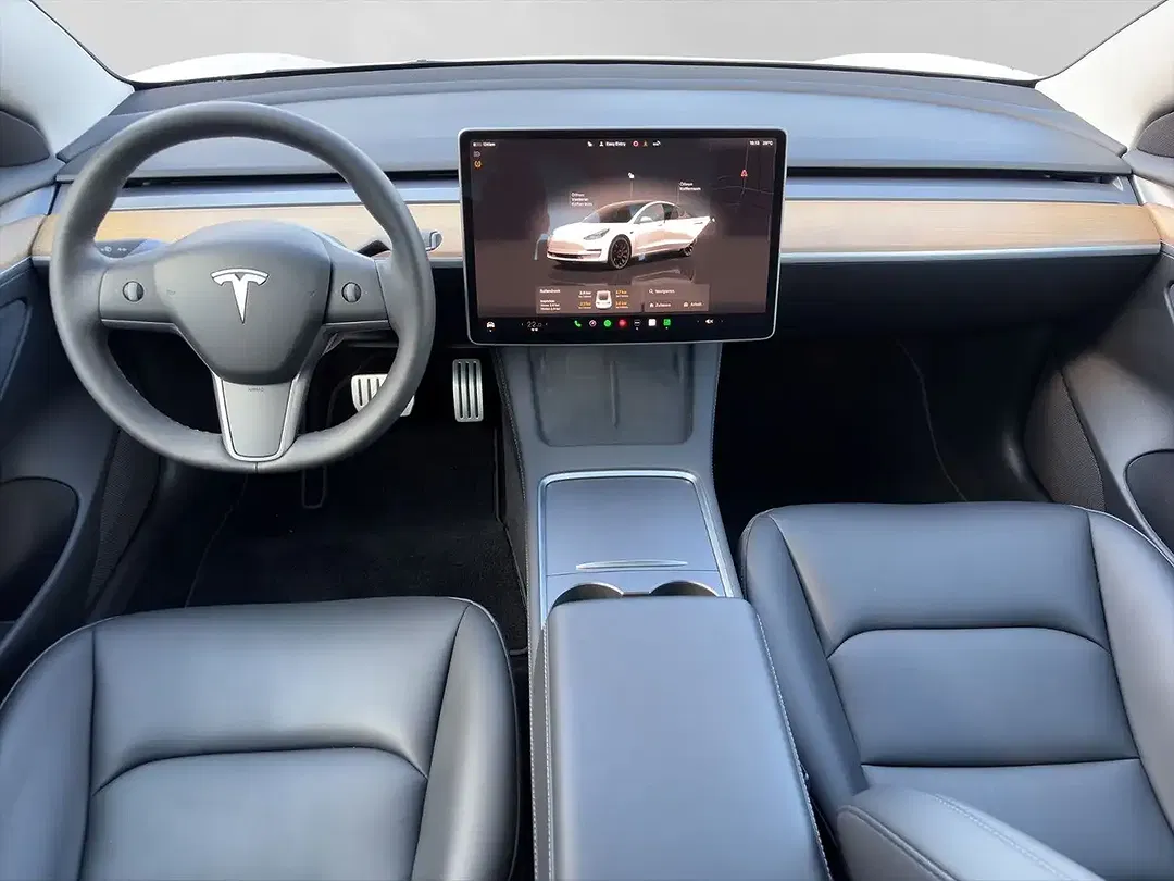 Tesla Model 3 - Thumbnail 12