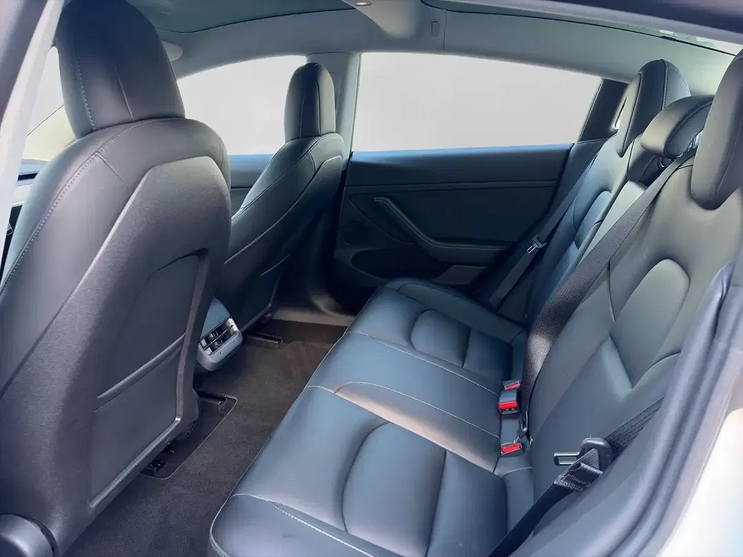 Tesla Model 3 - Thumbnail 14