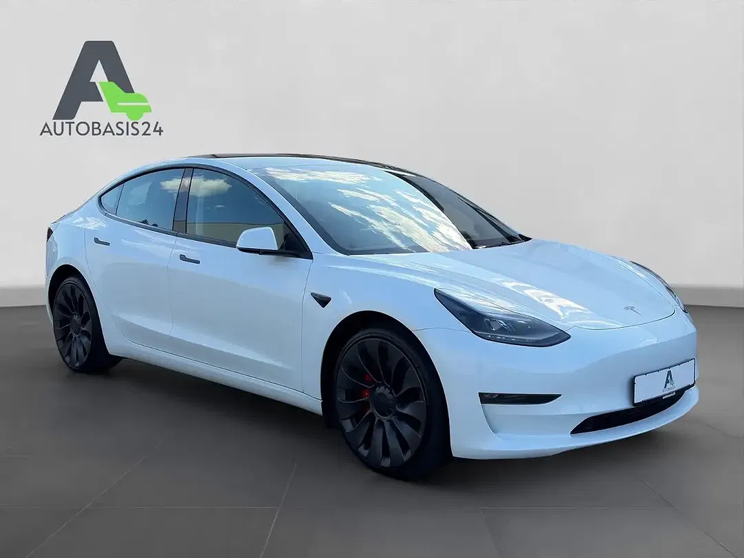 Tesla Model 3 - Thumbnail 7