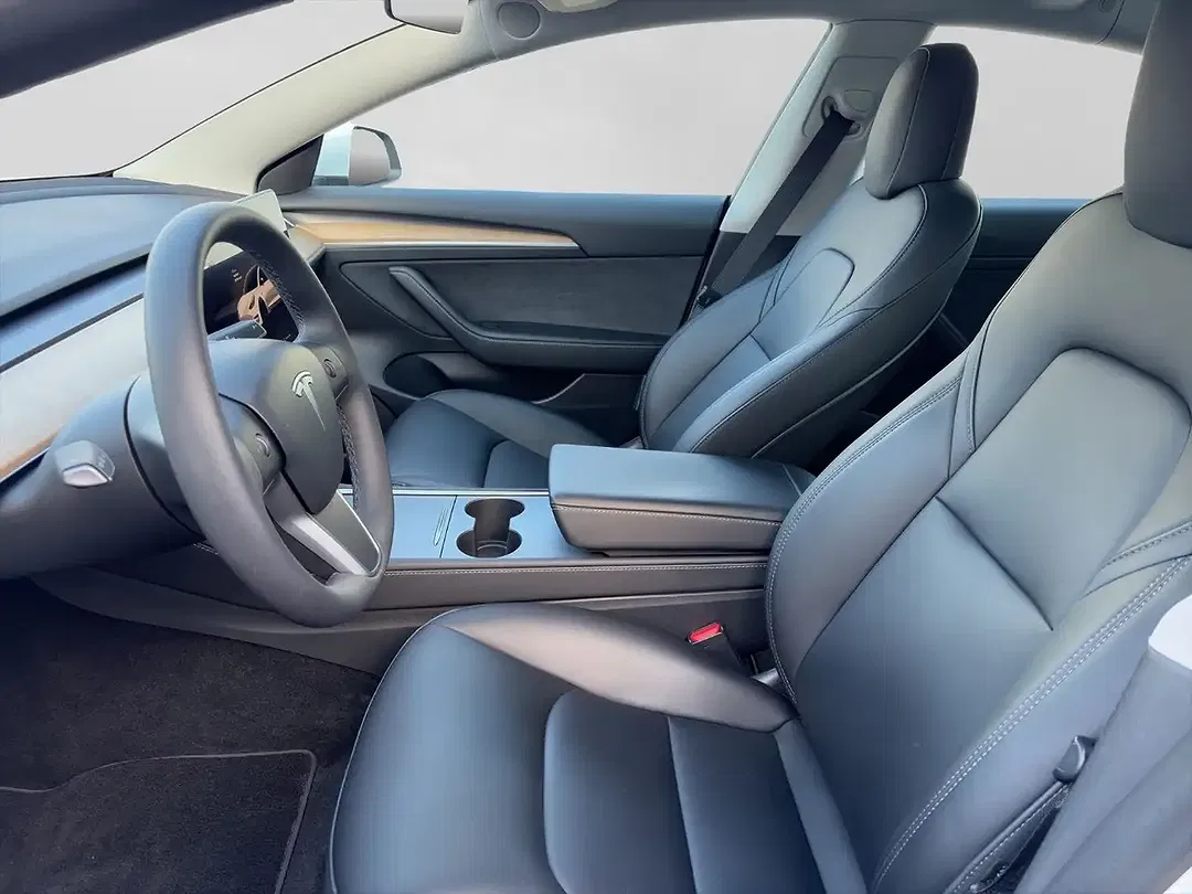 Tesla Model 3 - Thumbnail 9