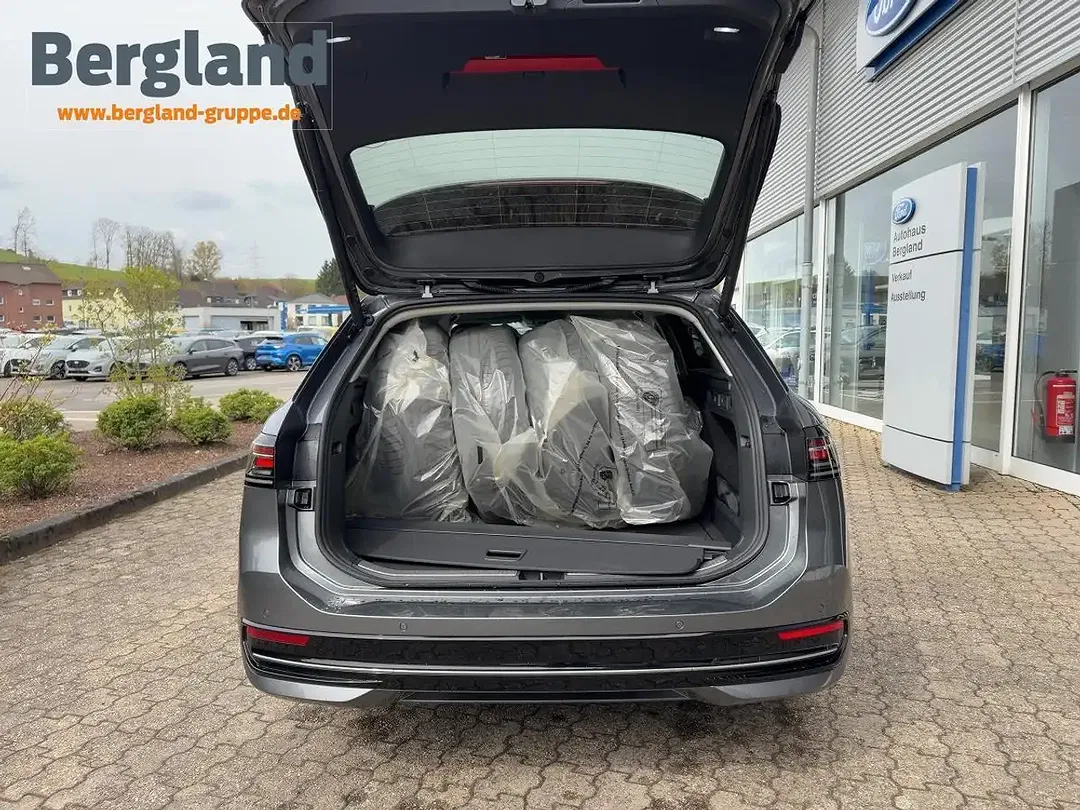 Volkswagen Passat - Thumbnail 12