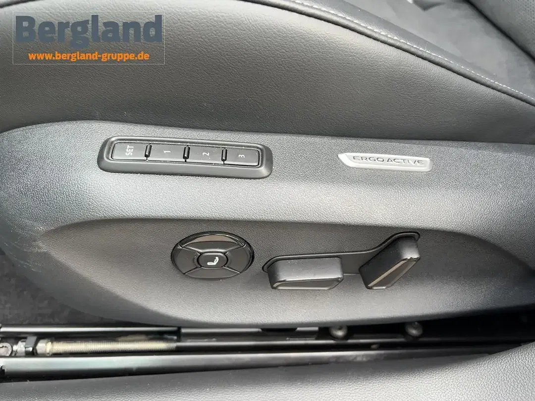 Volkswagen Passat - Thumbnail 13