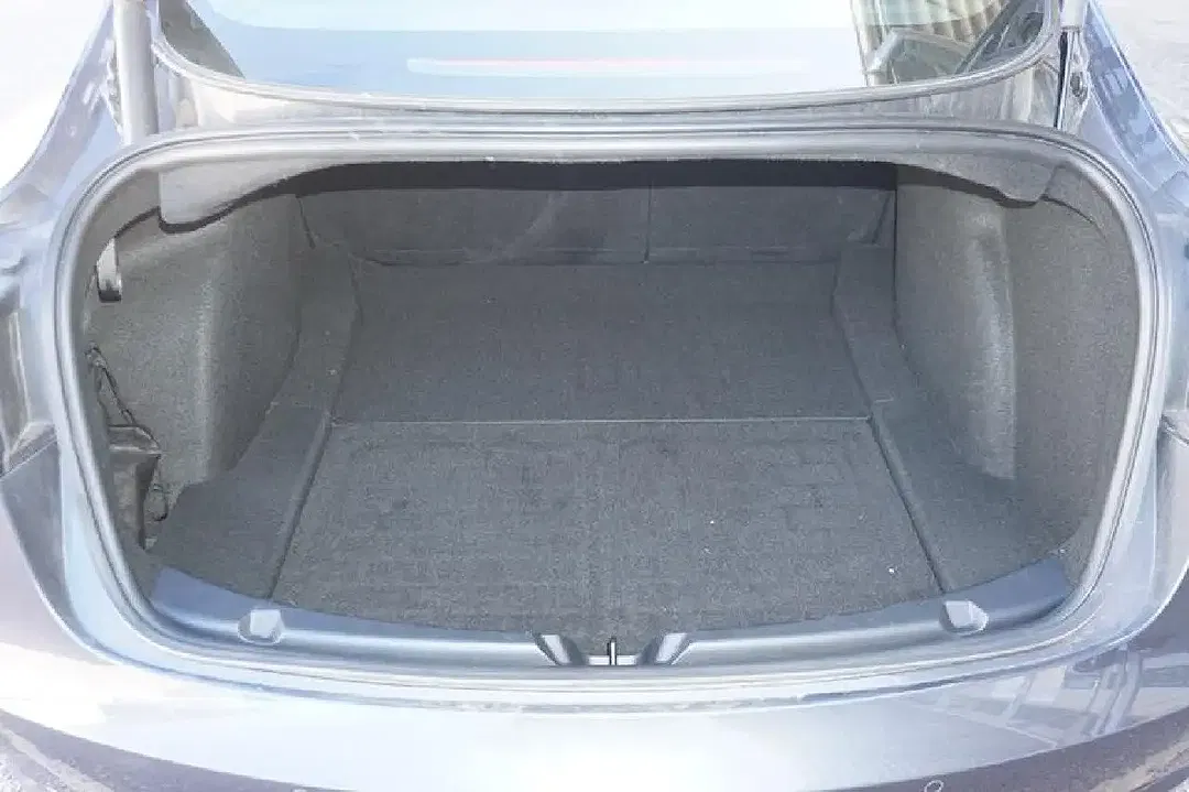 Tesla Model 3 - Thumbnail 11