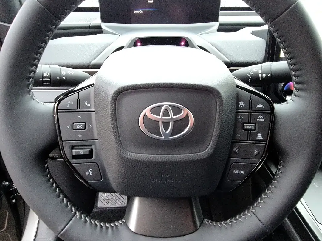 Toyota bZ4X - Thumbnail 9