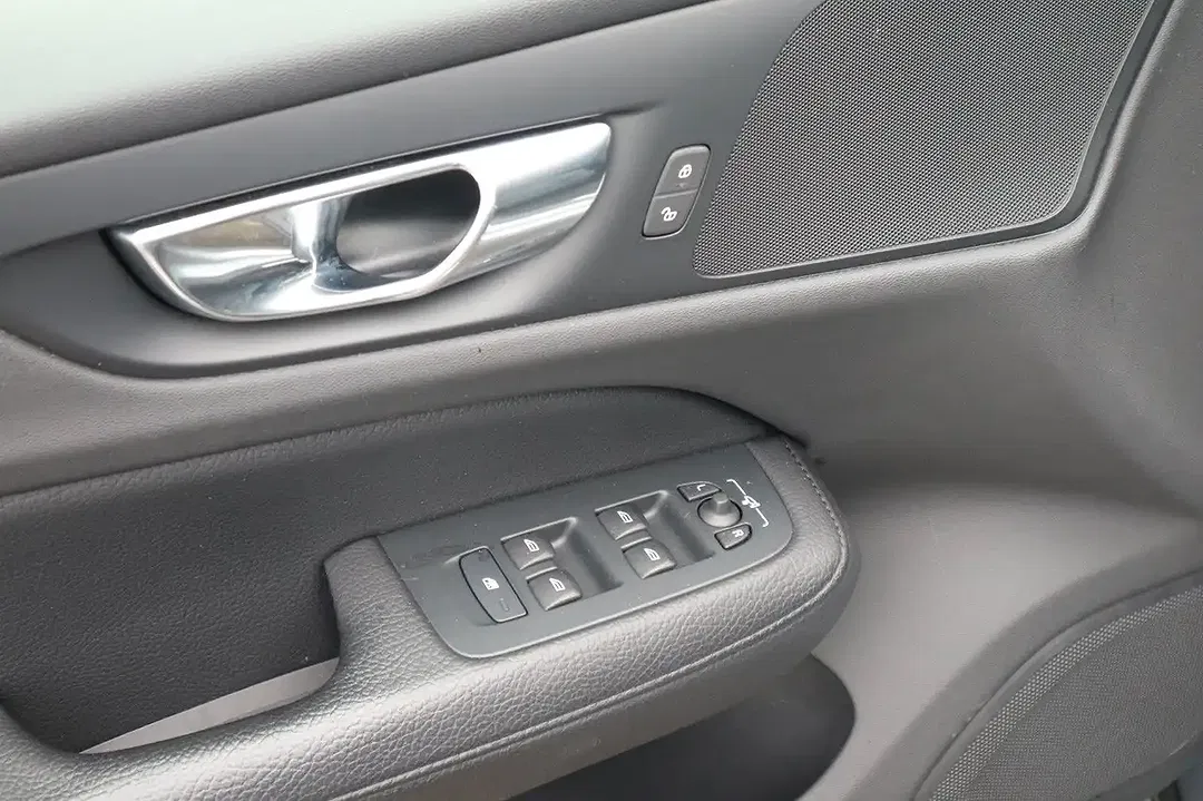 Volvo V60 - Thumbnail 5