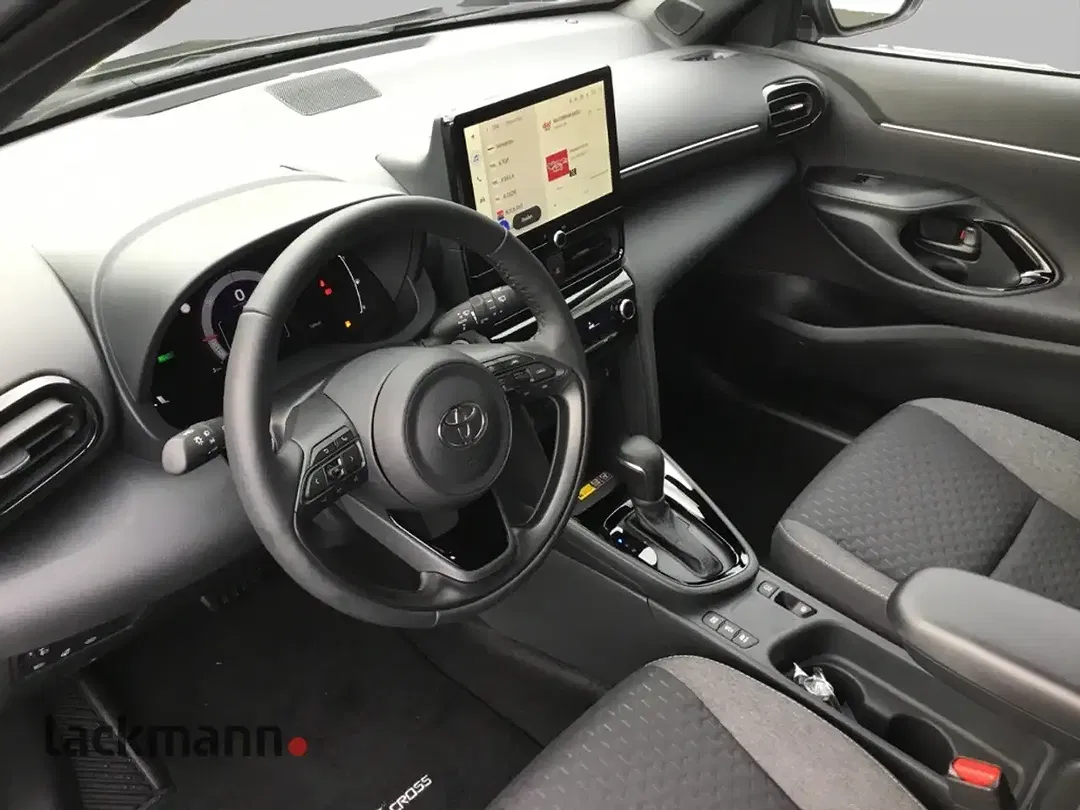 Toyota Yaris Cross - Thumbnail 10