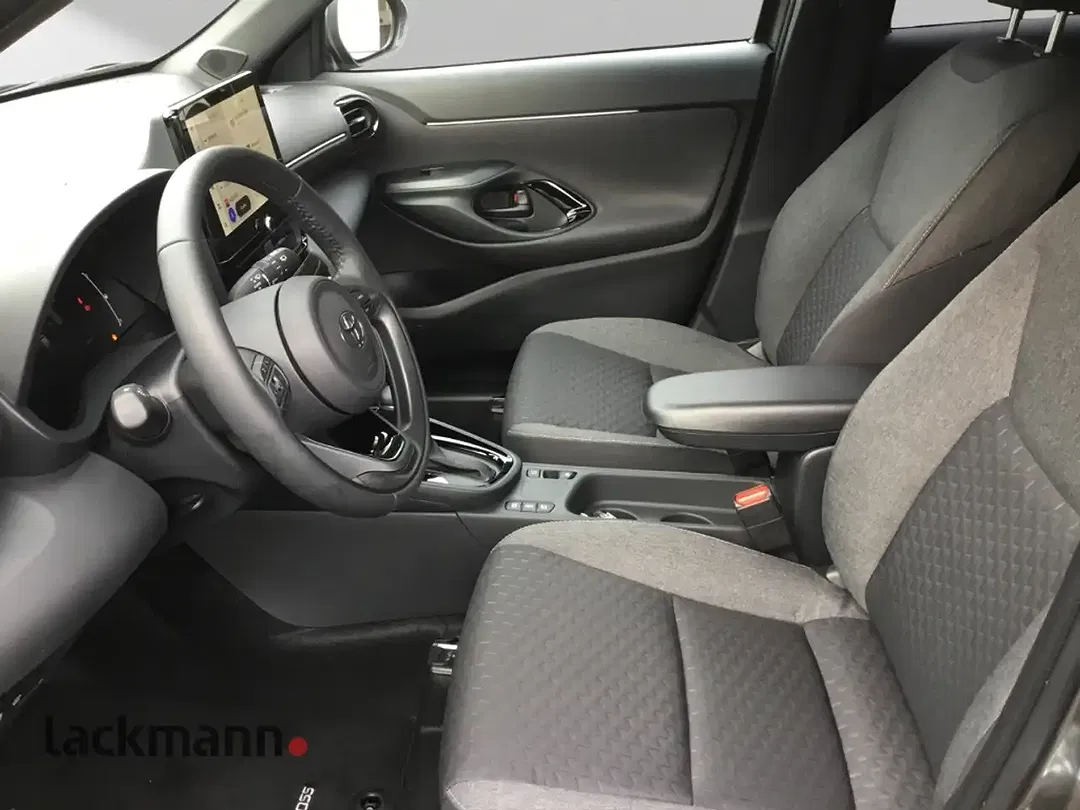 Toyota Yaris Cross - Thumbnail 7