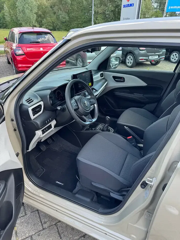 Suzuki Swift - Thumbnail 3
