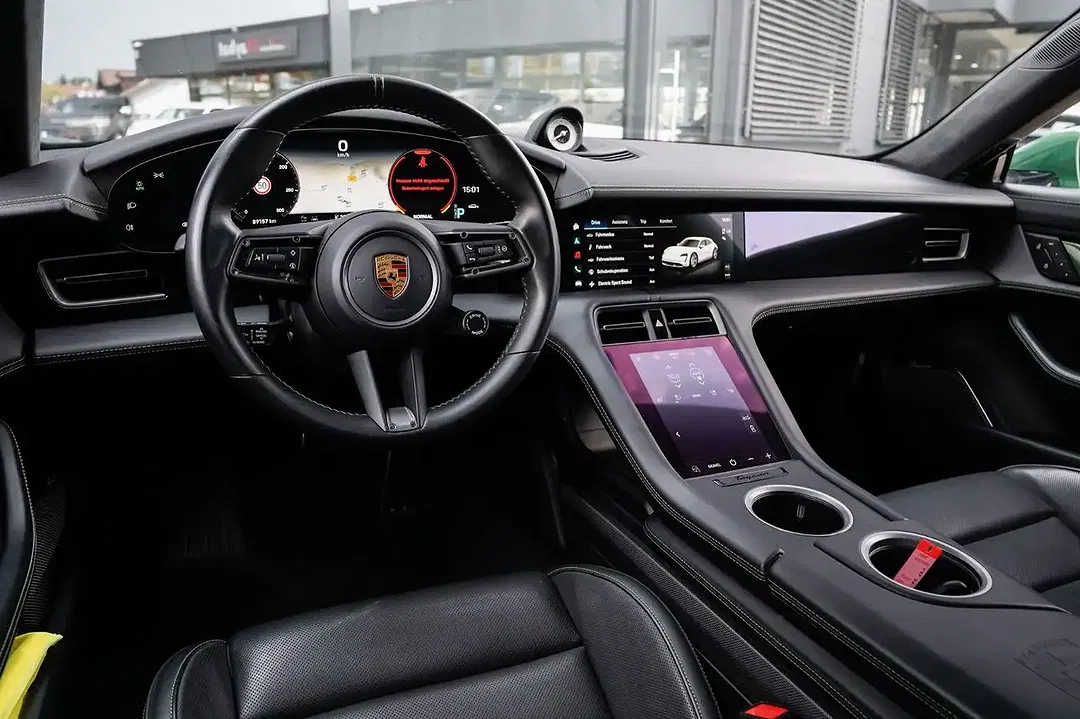 Porsche Taycan - Thumbnail 10