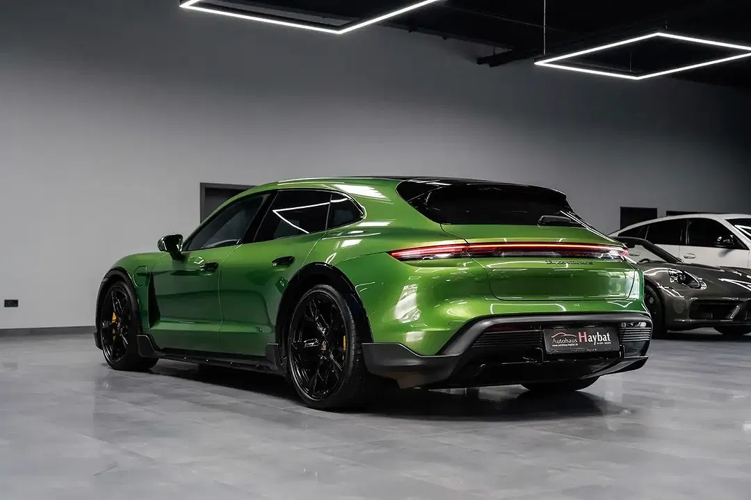Porsche Taycan - Thumbnail 6