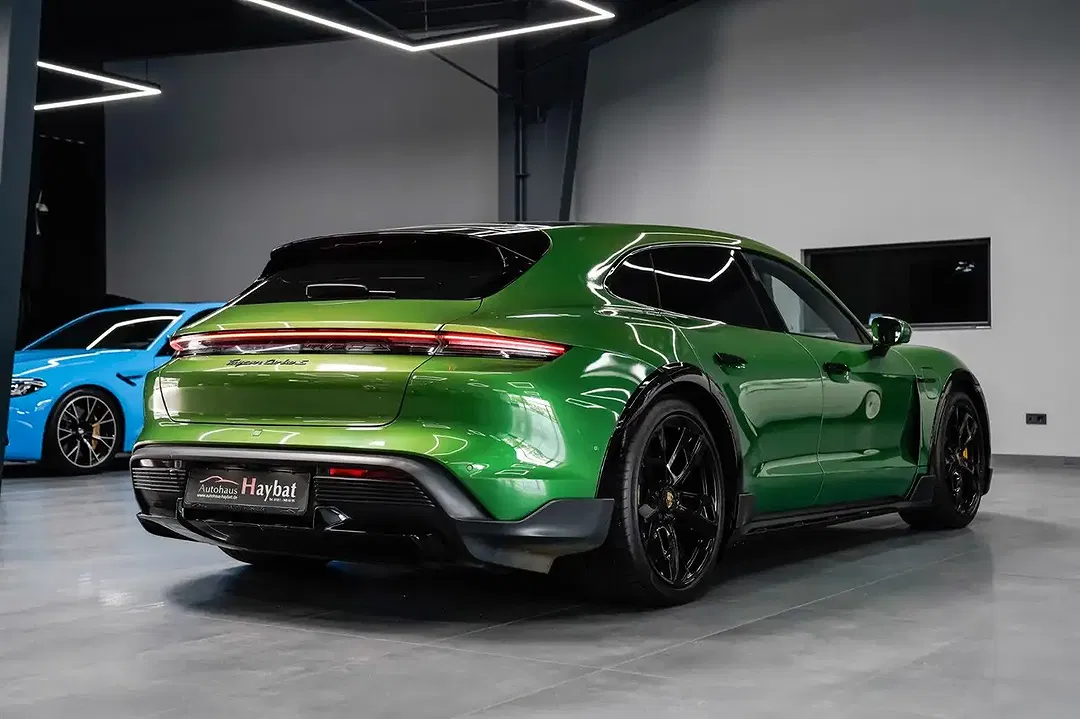 Porsche Taycan - Thumbnail 8