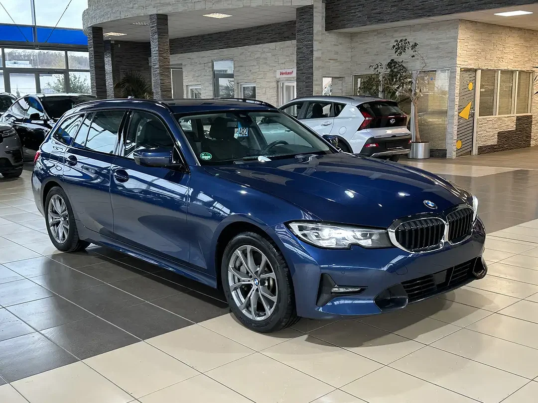 BMW 330 - Afbeelding 1