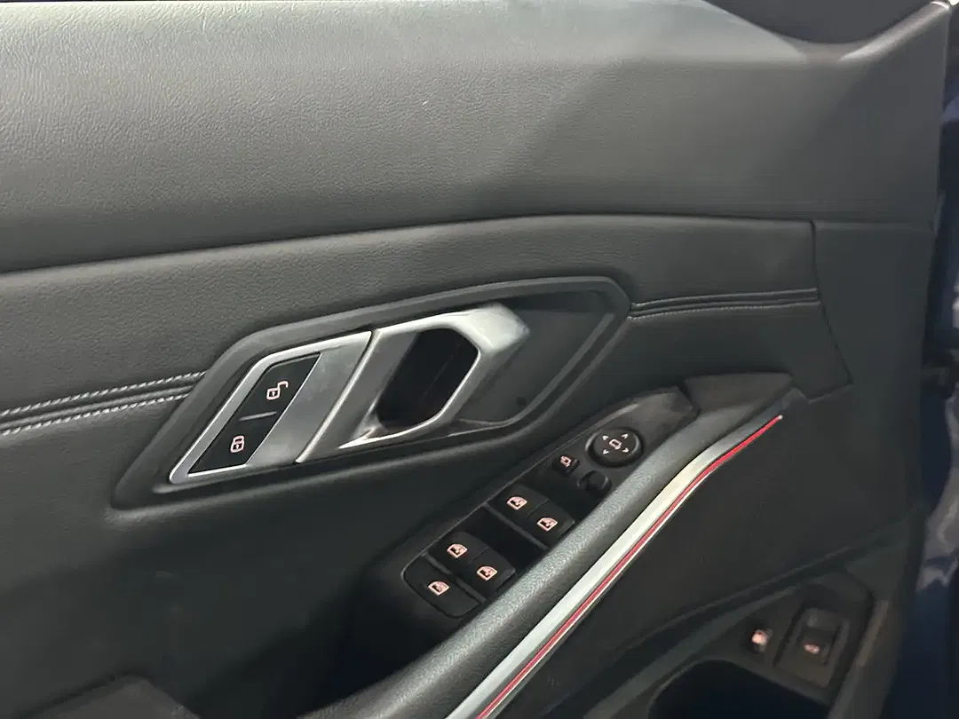BMW 330 - Thumbnail 6