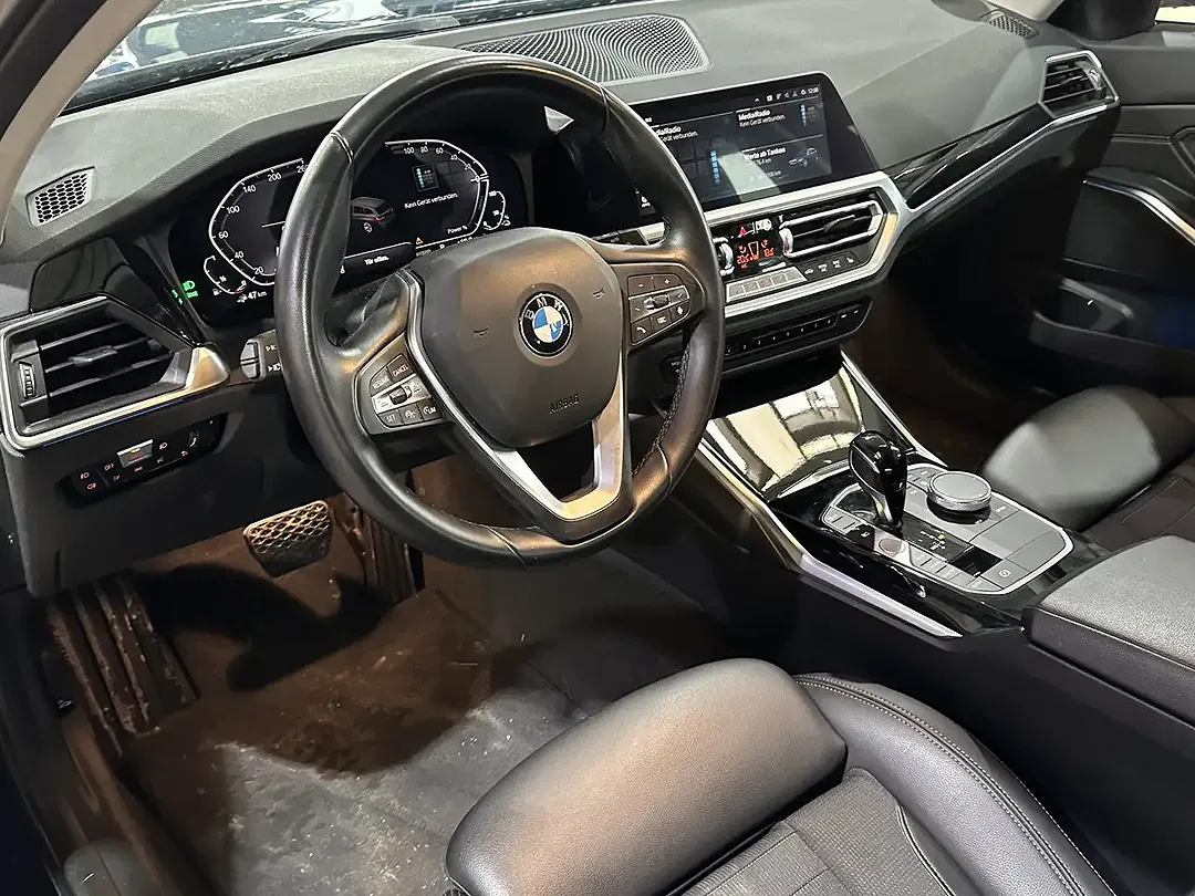 BMW 330 - Thumbnail 5