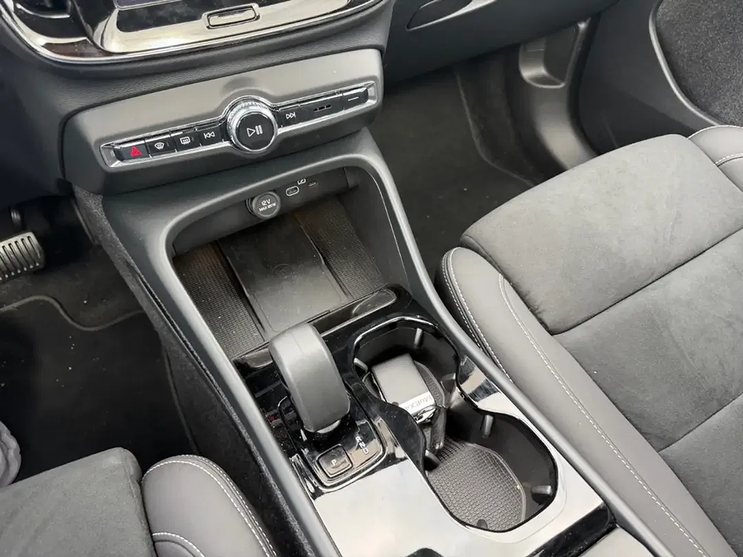 Volvo EX40 - Thumbnail 15