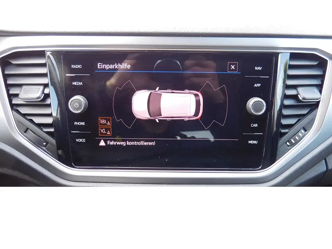 Volkswagen T-Roc - Thumbnail 6