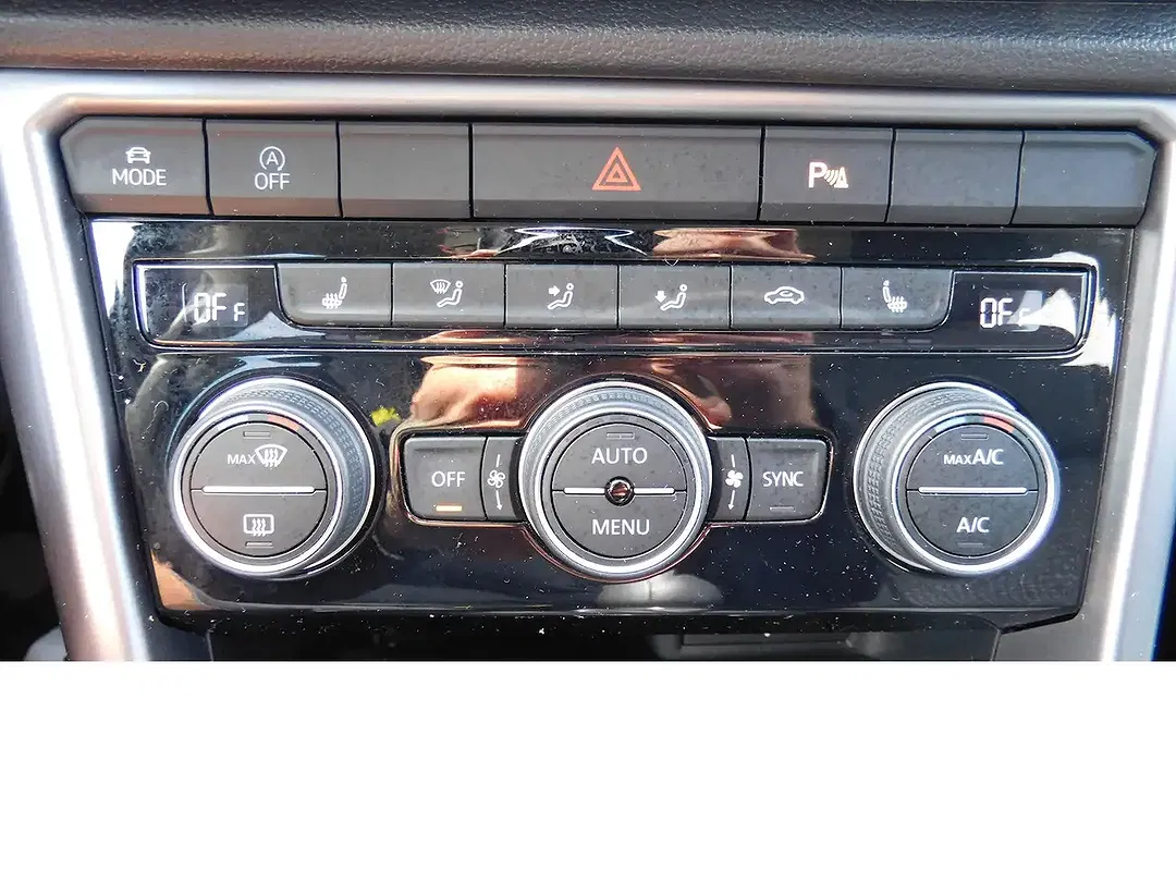 Volkswagen T-Roc - Thumbnail 7