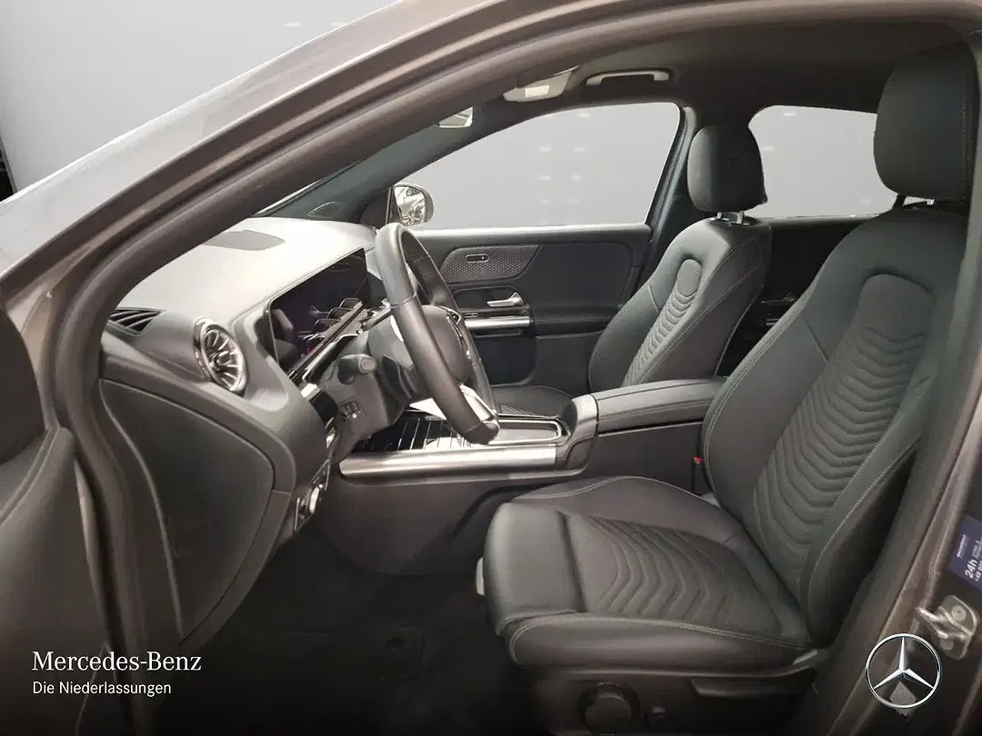 Mercedes-Benz EQA 300 - Thumbnail 10