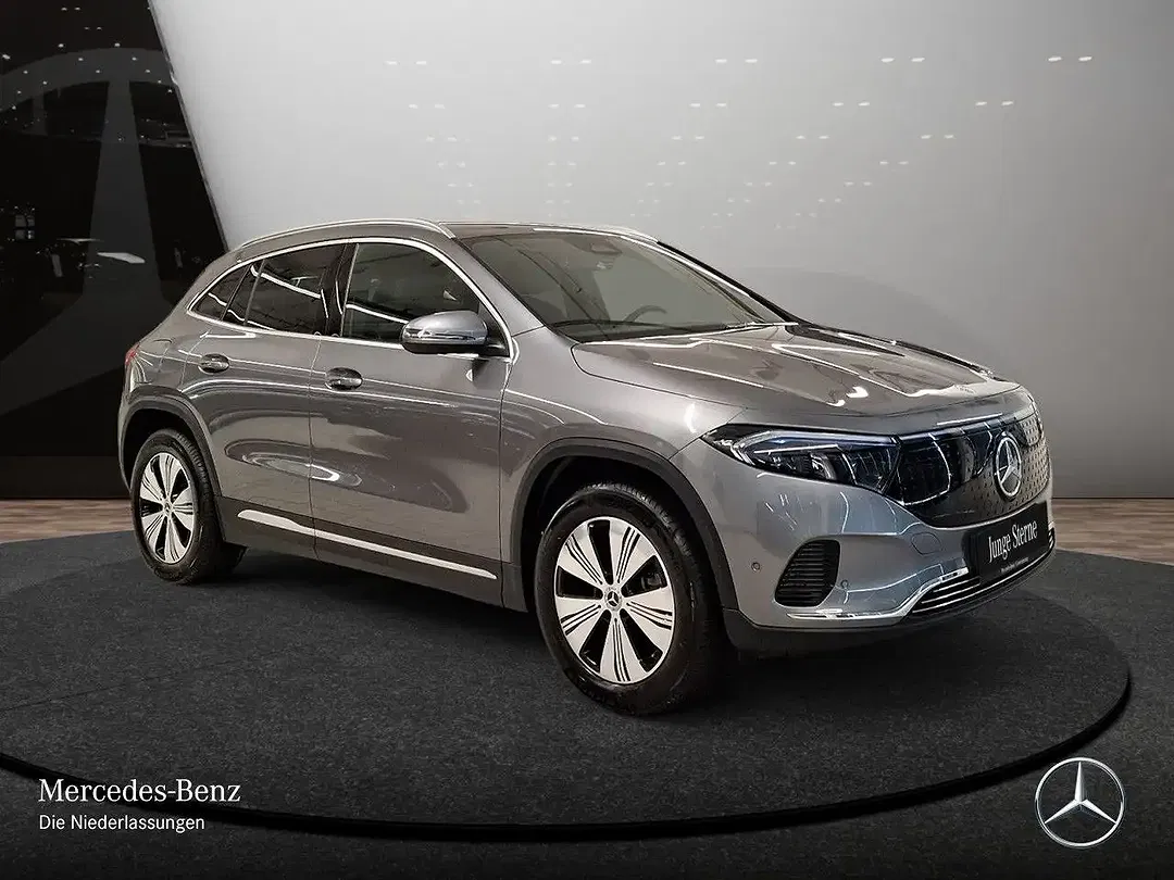 Mercedes-Benz EQA 300 - Thumbnail 4