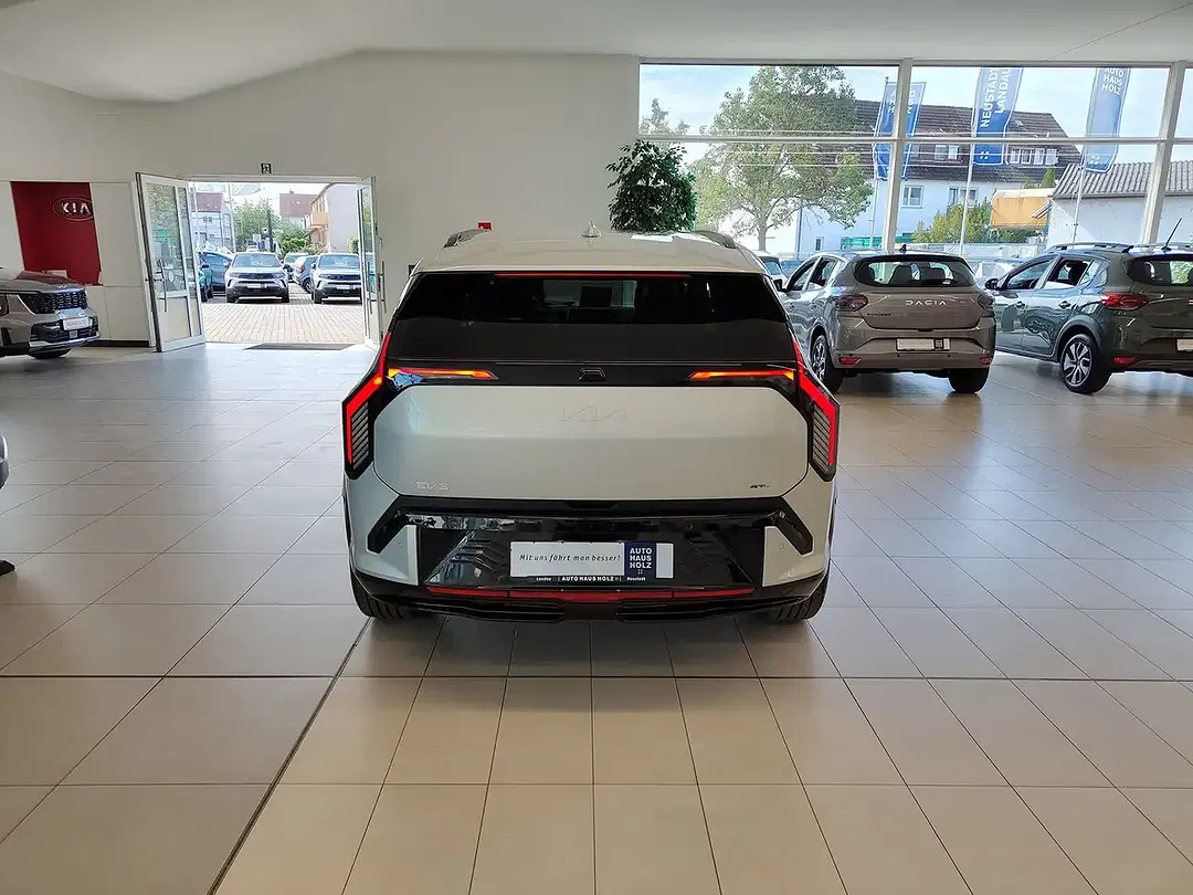 Kia EV3 - Thumbnail 3