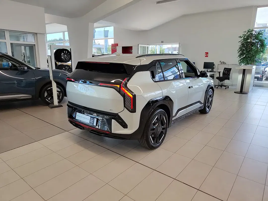 Kia EV3 - Thumbnail 4