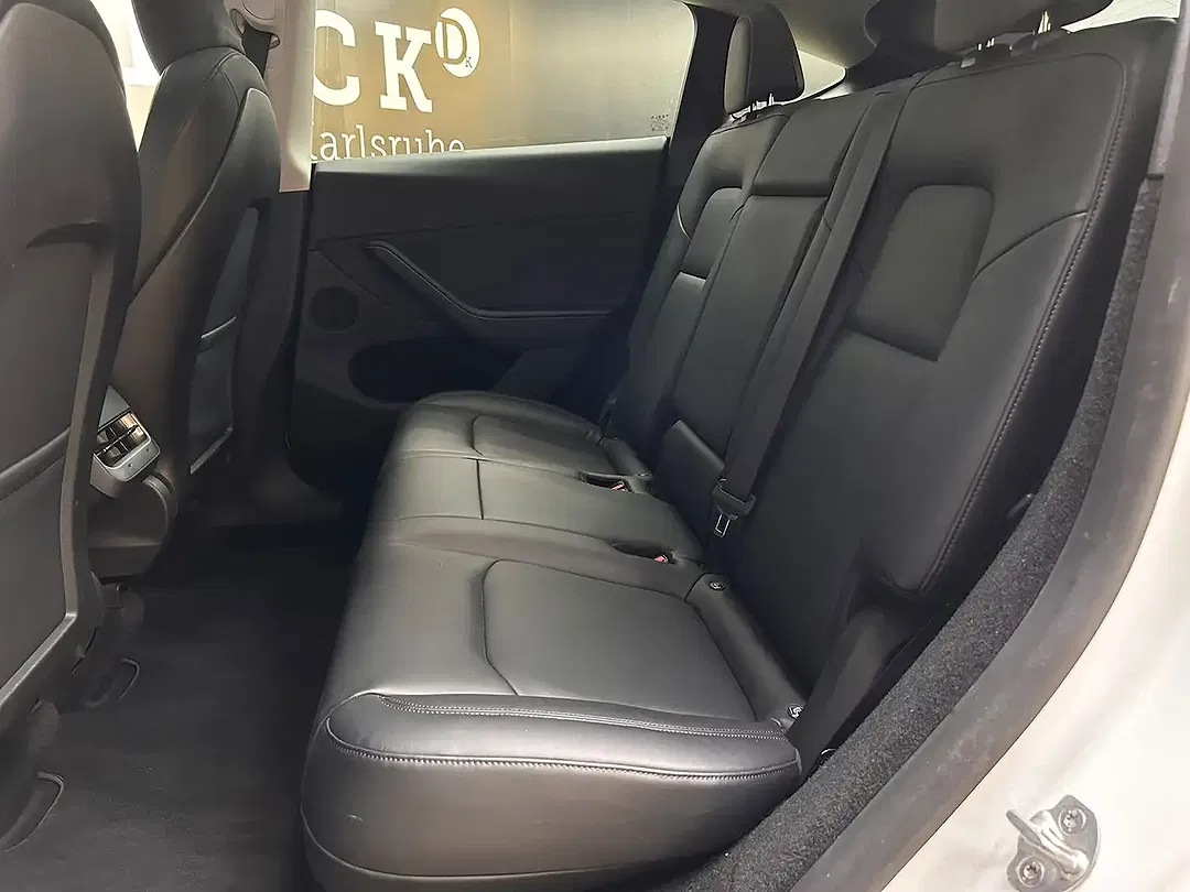 Tesla Model Y - Thumbnail 10