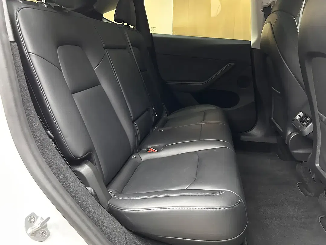 Tesla Model Y - Thumbnail 11