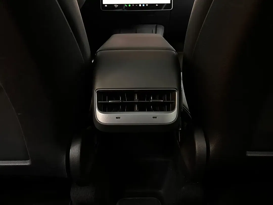 Tesla Model Y - Thumbnail 19