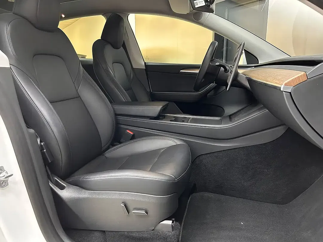 Tesla Model Y - Thumbnail 9