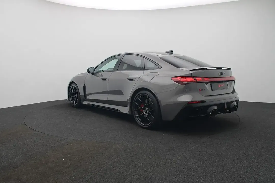 Audi RS5 - Thumbnail 3