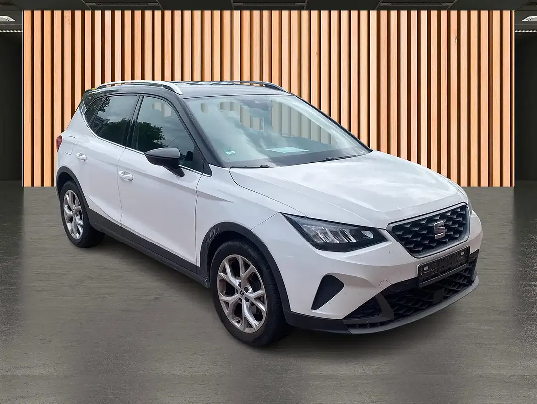 SEAT Arona - Thumbnail 4