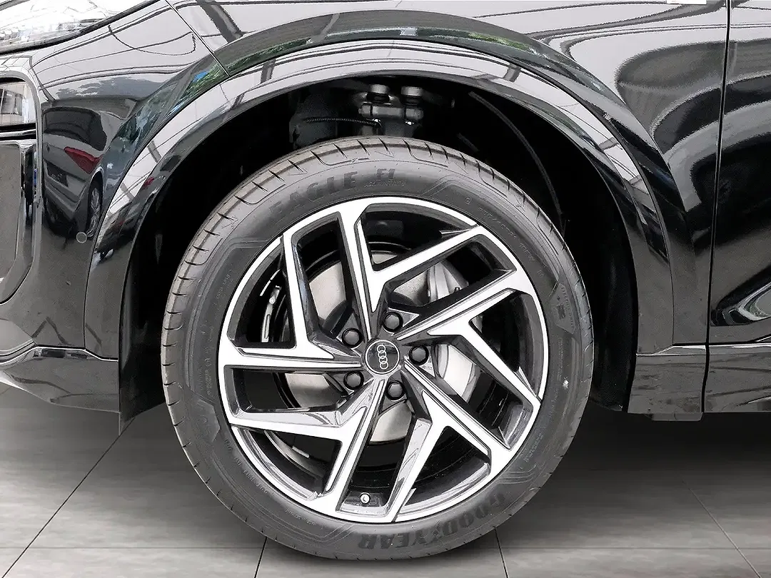 Audi Q6 e-tron - Thumbnail 3
