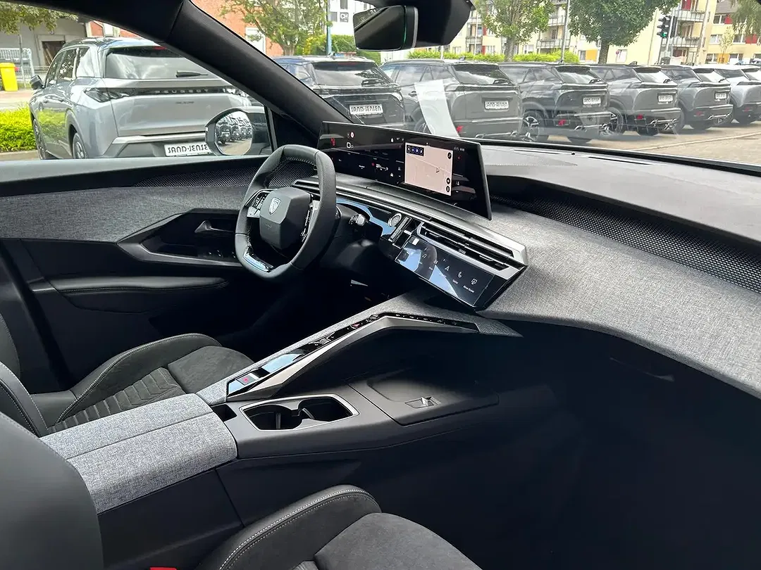 Peugeot 3008 - Thumbnail 4